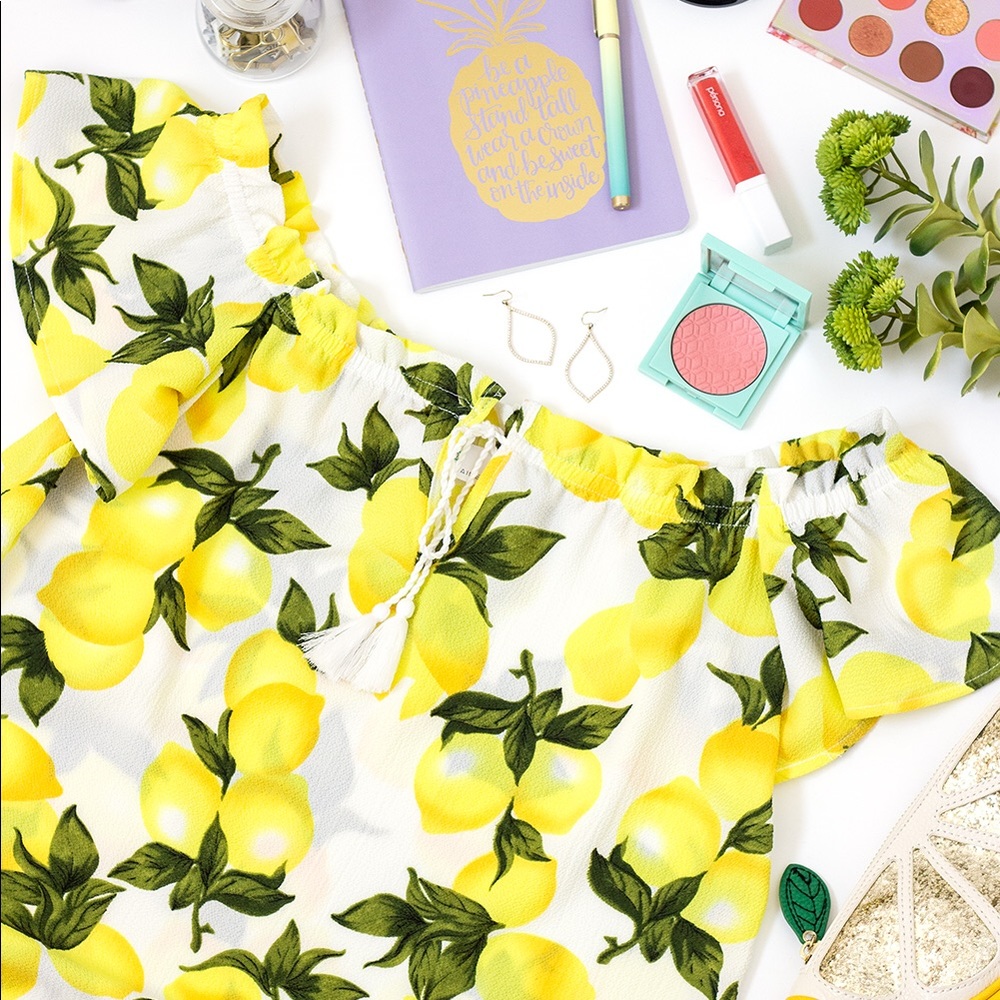 Off the Shoulder Lemon Print Top - Picture 3 of 3